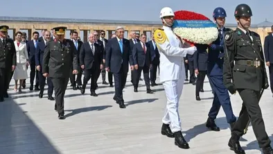 Токаев посетил знаменитый мавзолей Ататюрка в Турции