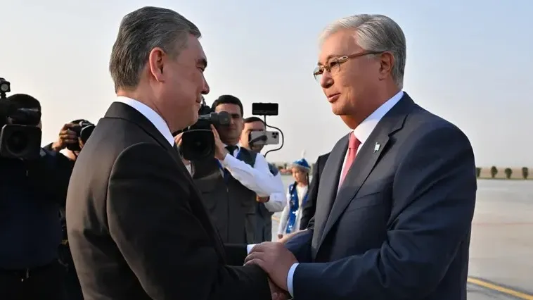 Токаев прилетел в Туркменистан фото на taspanews.kz от 05 августа 2025 08:29