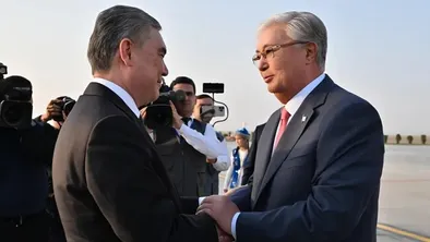 Токаев прилетел в Туркменистан