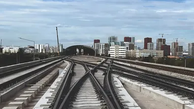 LRT: в Астане завершили укладку рельсов