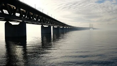 В Семее мужчина забрался на пилон нового моста