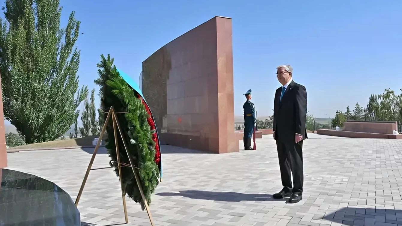Токаев посетил Национальный историко-мемориальный комплекс "Ата-Бейит" Токаев посетил Национальный историко-мемориальный комплекс "Ата-Бейит" фото на taspanews.kz от 22 августа 2025 10:21