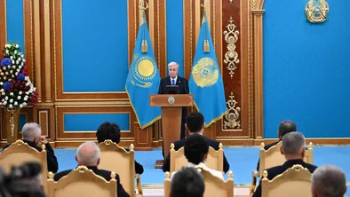Глава Государства поздравил работников нефтегаза