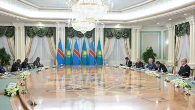 Прошли переговоры между Токаевым и президентом Конго в расширенном формате