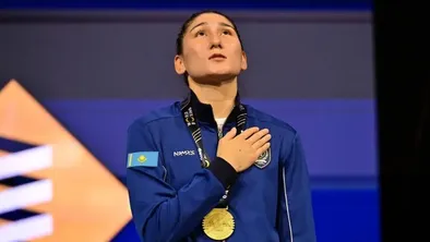 В Алматы радостно встретили чемпионок-призеров ЧМ по боксу в Ливерпуле