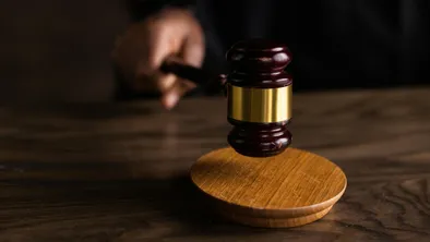 "Сломал ворота здания прокуратуры": в Жезказгане дебошира привлекли к ответственности