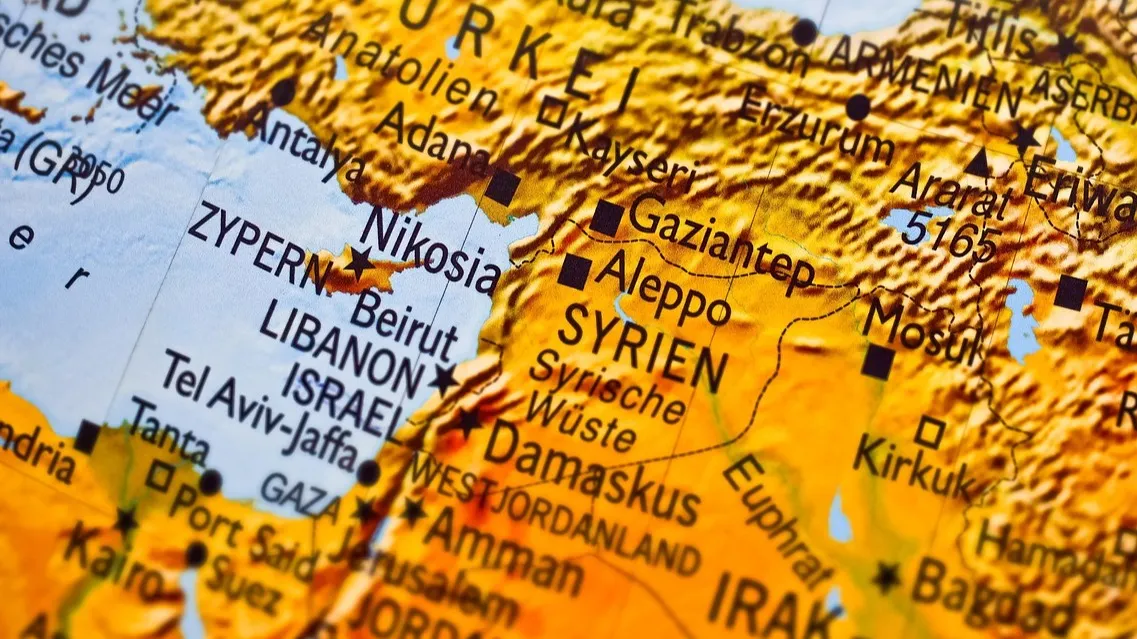 В Сирии в скором времени пройдут выборы в парламент: впервые после падения власти Асада фото на taspanews.kz от 22 сентября 2025 08:50