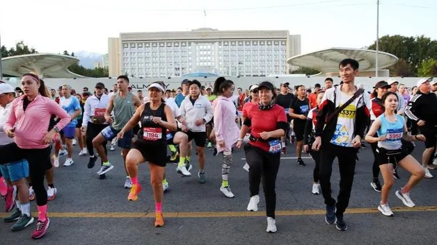 Almaty Marathon собрал 16 тысяч бегунов: кто удивил на старте этого года