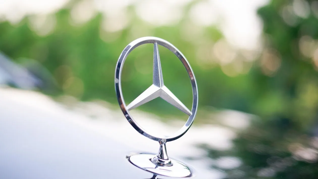 Иллюстративное фото В Костанае водитель Mercedes врезался в бутик фото на taspanews.kz от 06 октября 2025 12:03