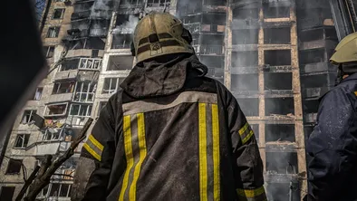 В Алматы потушили сильный пожар в жилом доме