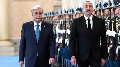 Президента Азербайджана торжественно встретили в Акорде