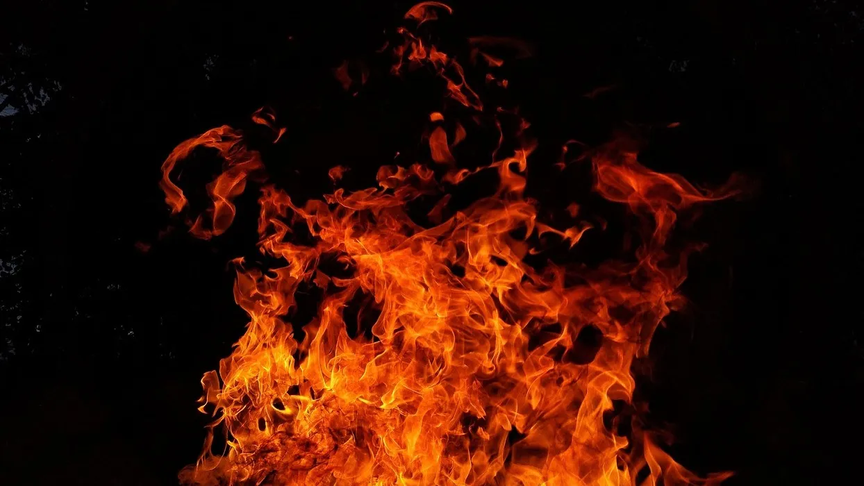 Иллюстративное фото Детей вытащили из огня в Темиртау фото на taspanews.kz от 28 октября 2025 14:43