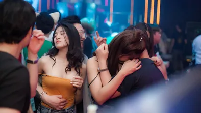 Иллюстративное фото В Алматы подростков нашли в ночном клубе