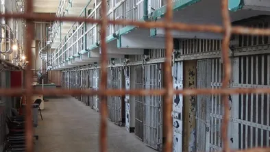 Почти тысяча казахстанцев сидят в тюрьмах зарубежом