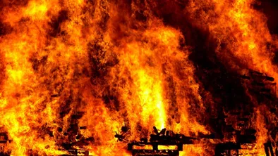 В Алматы горит магазин