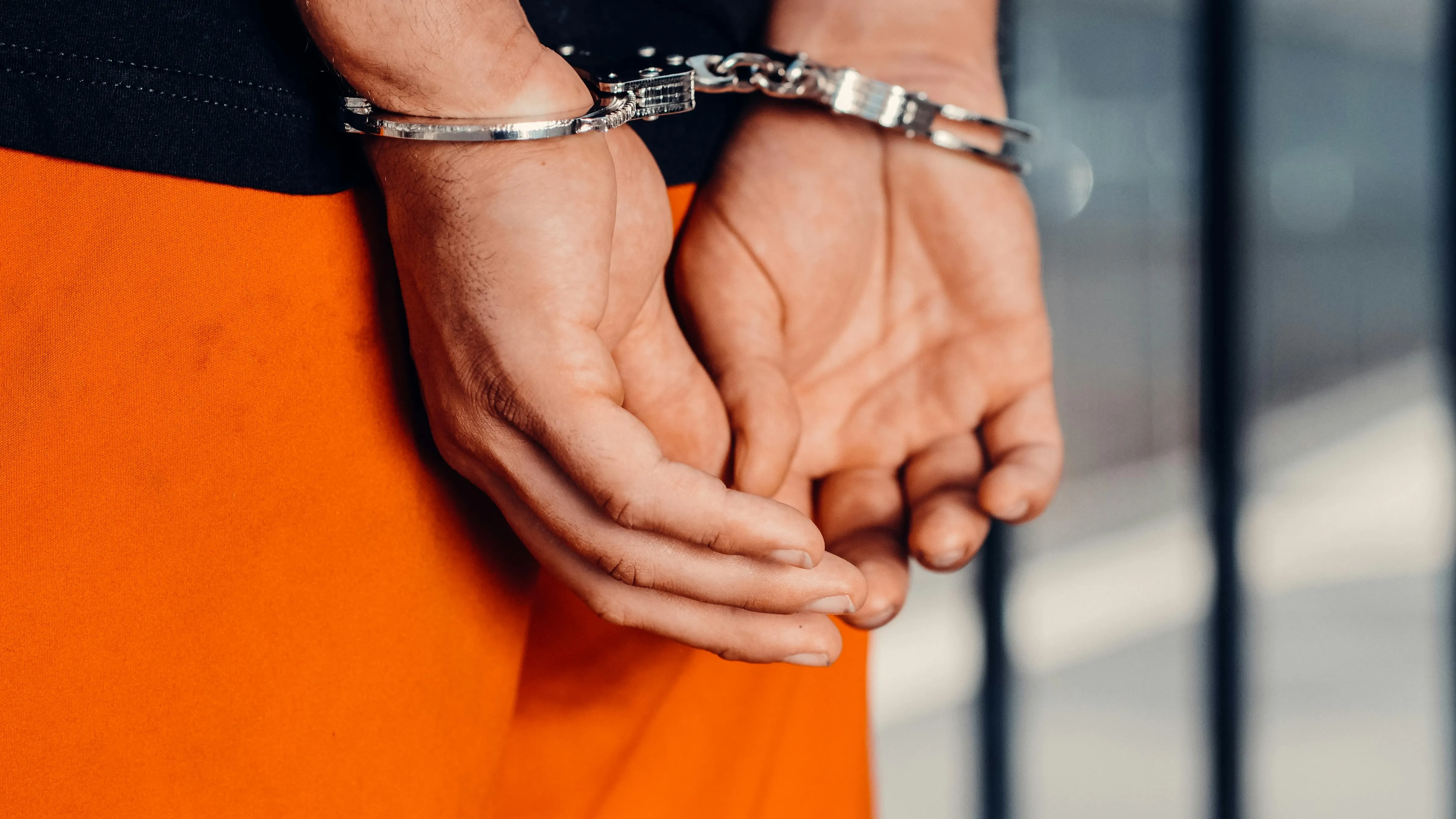 в Костанае задержали мужчину, который напал на полицейского с ножом фото на taspanews.kz от 03 ноября 2025 16:32