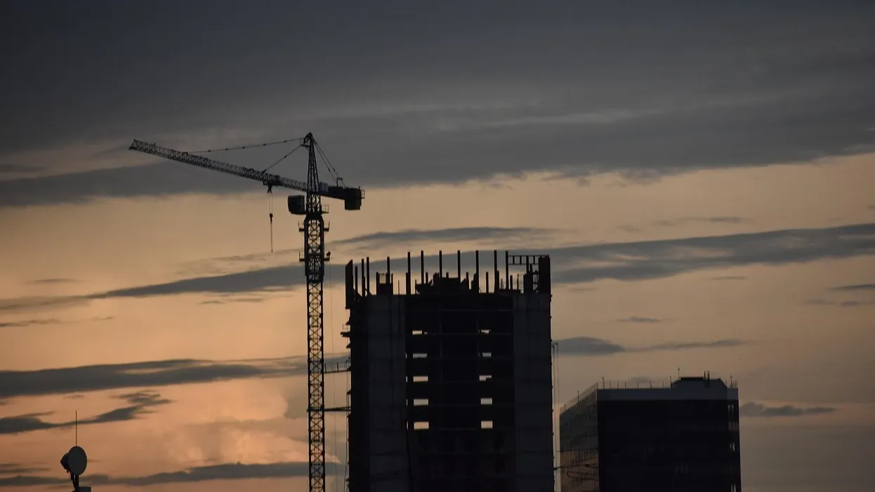 В Астане мошенник продавал одни и те же квартиры сразу нескольким клиентам фото на taspanews.kz от 04 ноября 2025 12:58