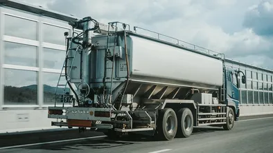 Водители грузовиков рискуют получить штрафы на трассах Алматы