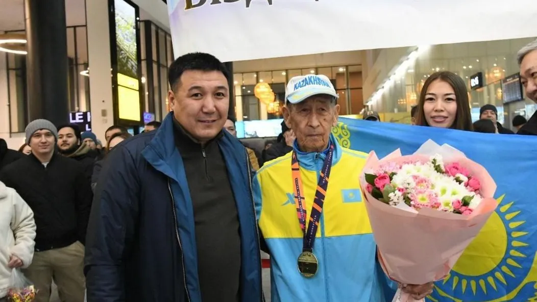 Казахстанский бегун вернулся из США с золотой медалью: ему 80 лет фото на taspanews.kz от 05 ноября 2025 14:17