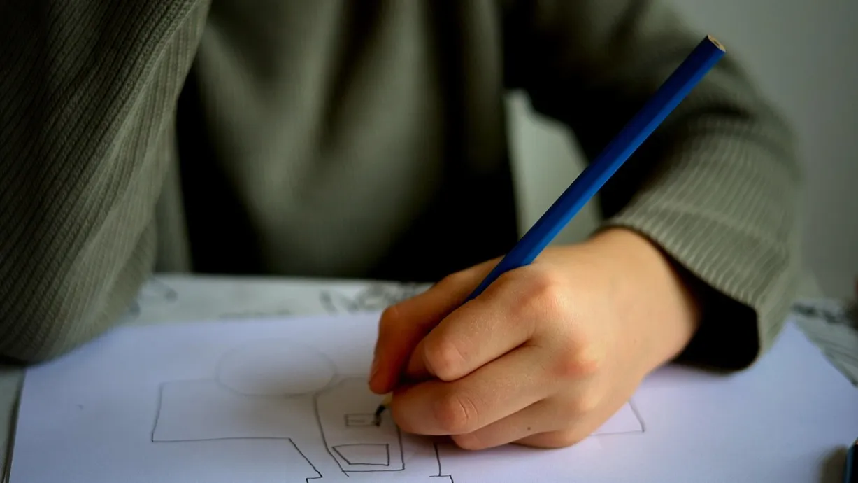 В Актобе учительница предстала перед судом по подозрению в мошенничестве фото на taspanews.kz от 10 ноября 2025 11:35