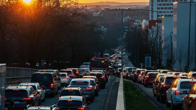 Работники ЦОНа украли у государства 1,2 млрд тенге