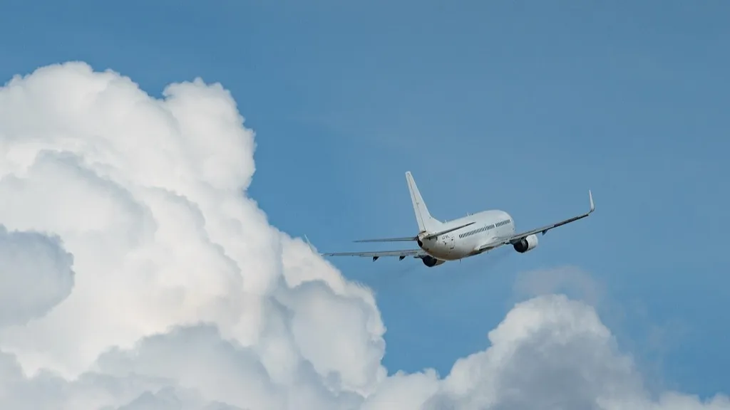 Автобус въехал в терминал аэропорта в Вашингтоне фото на taspanews.kz от 11 ноября 2025 16:45