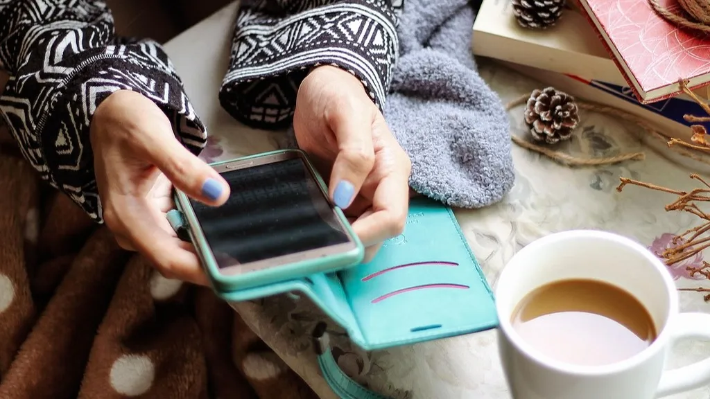 Мажилисмен высказался о запрете смартфонов в школах фото на taspanews.kz от 12 ноября 2025 11:24