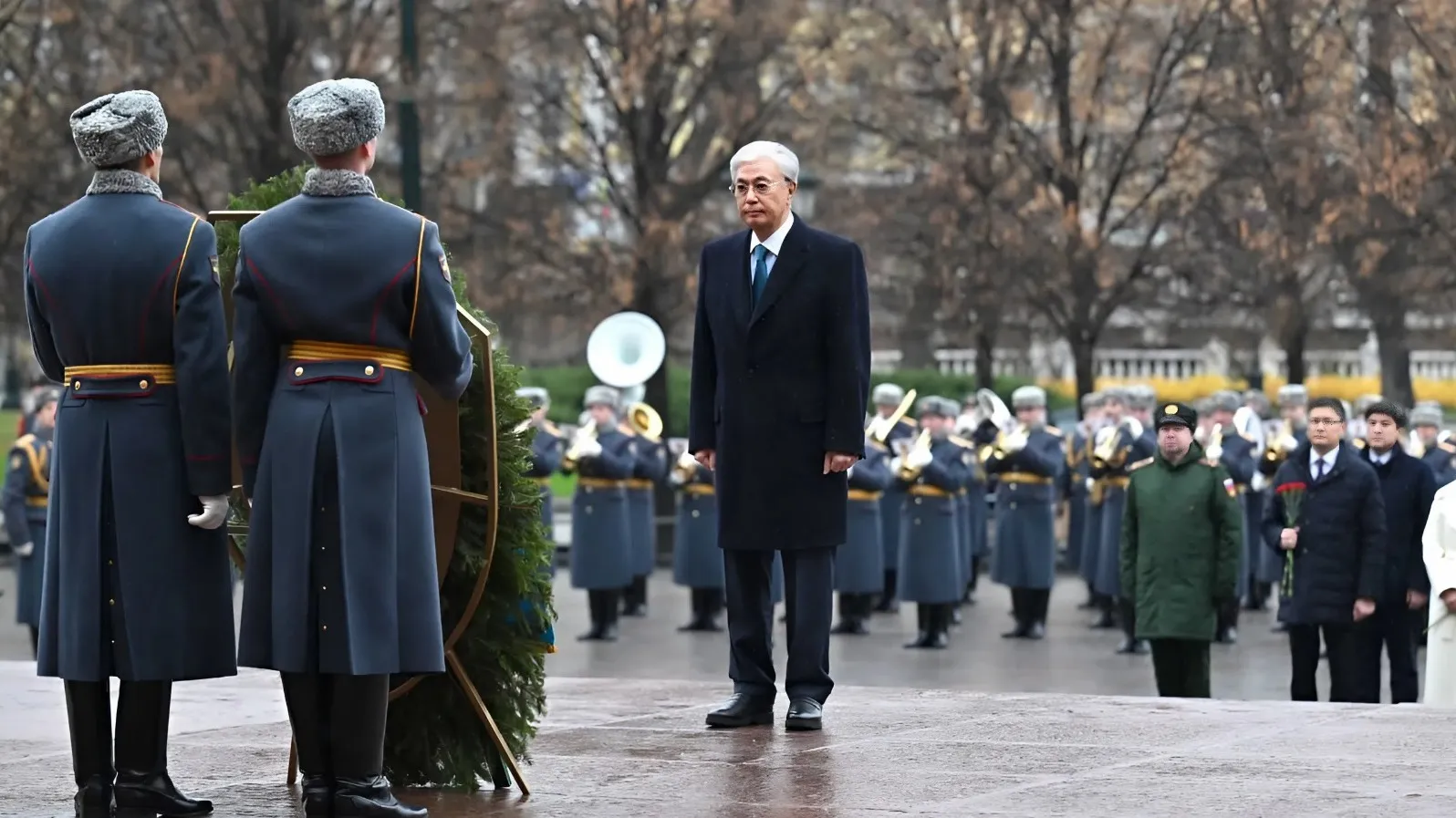 Токаев посетил мемориал Неизвестного Солдата в Москве фото на taspanews.kz от 12 ноября 2025 14:34
