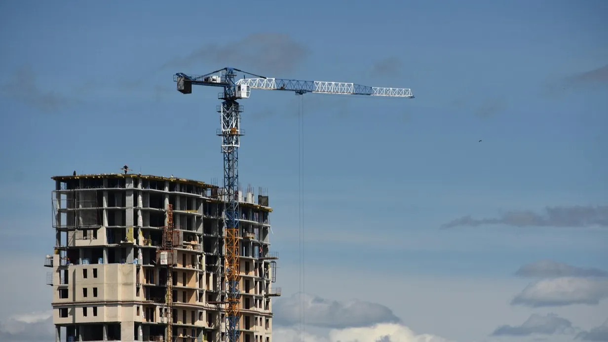 В Семее по амнистии вышли двое заключенных: по их вине умер рабочий на стройке фото на taspanews.kz от 13 ноября 2025 16:14