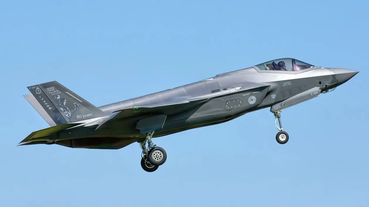 Военный самолет упал в России фото на taspanews.kz от 14 ноября 2025 08:29