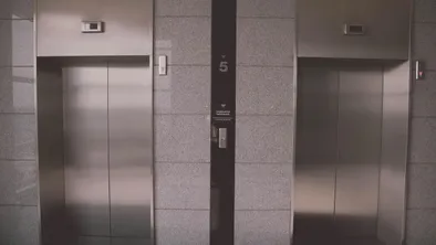 Сорванный лифт в Астане: один погиб, двое в больнице