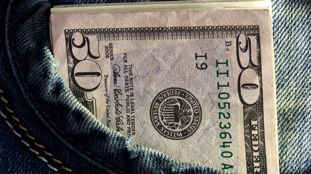 Сколько денег задолжали сотрудникам работодатели?