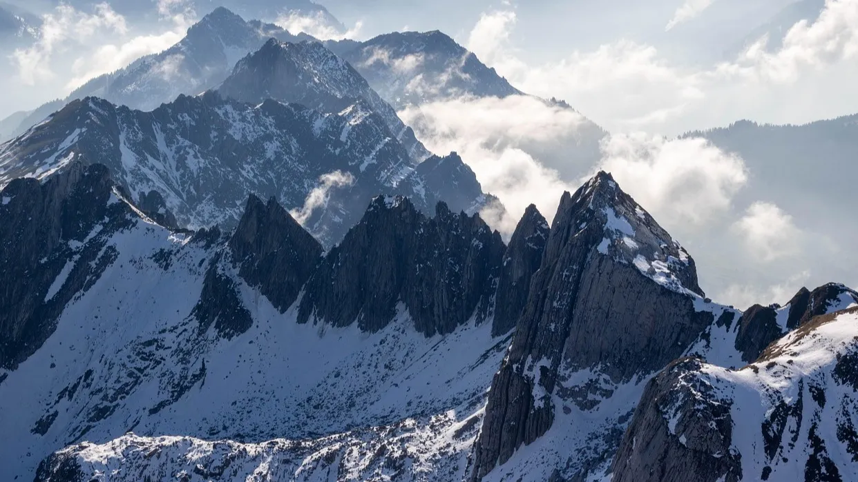 Подросток получил обморожение рук в горах Алматы фото на taspanews.kz от 18 ноября 2025 08:53