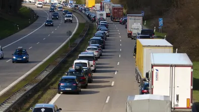 Депутат предложил радикальный метод борьбы с пробками в Алматы