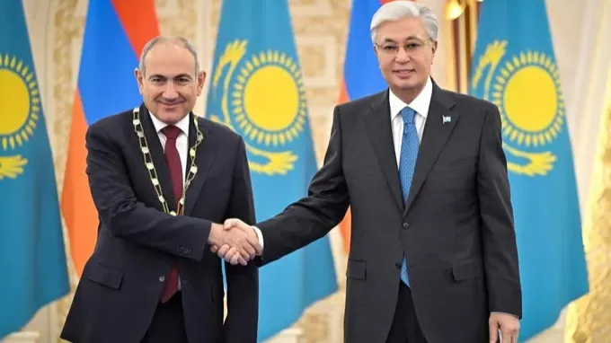 Токаев вручил Пашиняну почетную награду фото на taspanews.kz от 21 ноября 2025 14:33