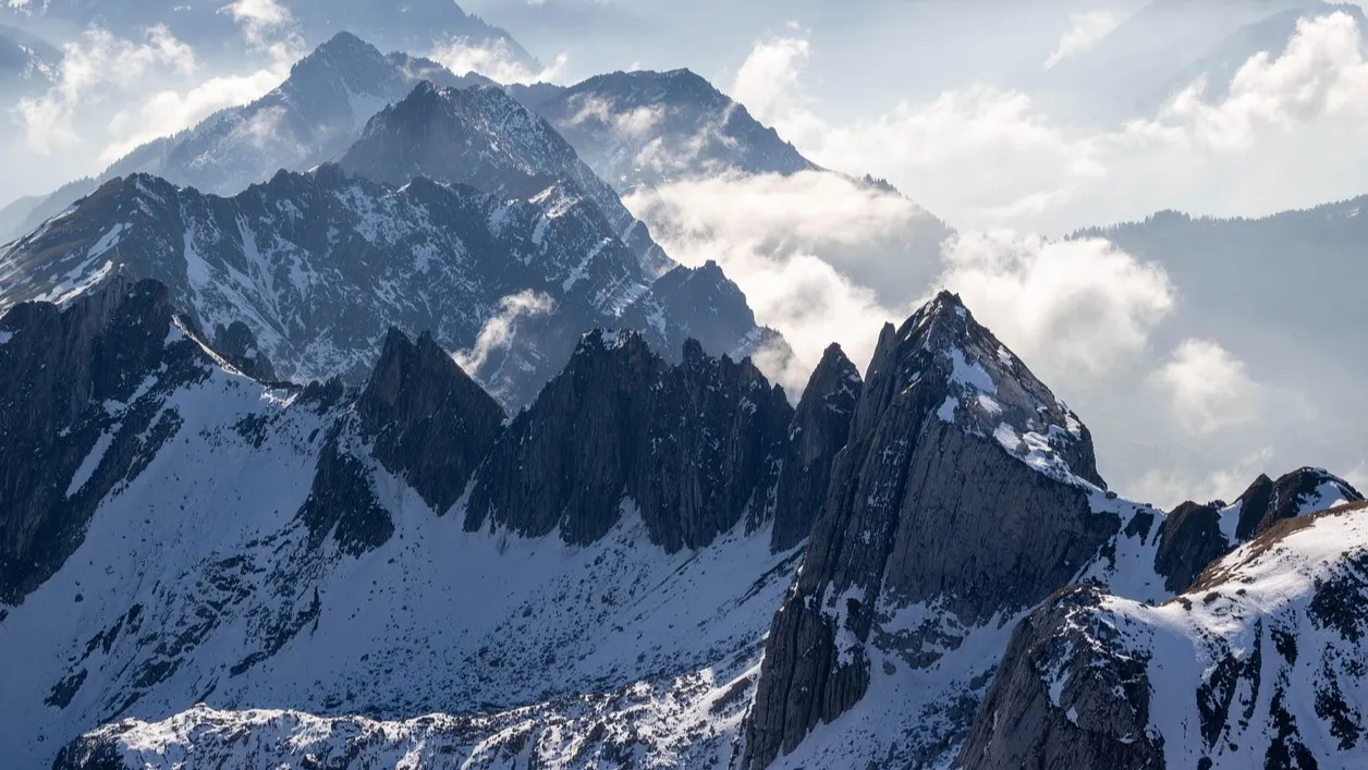 В Алматы в горах спасли трех туристов фото на taspanews.kz от 24 ноября 2025 13:12