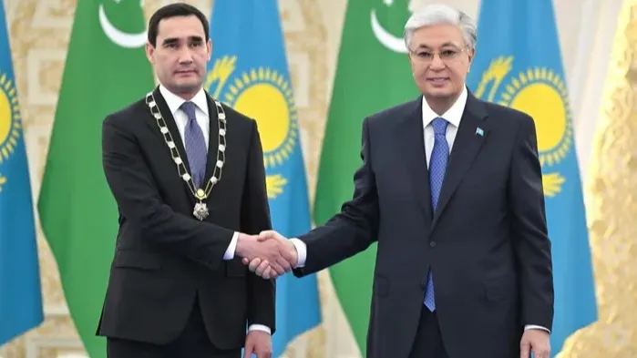 Токаев наградил президента Туркменистана фото на taspanews.kz от 25 ноября 2025 14:20