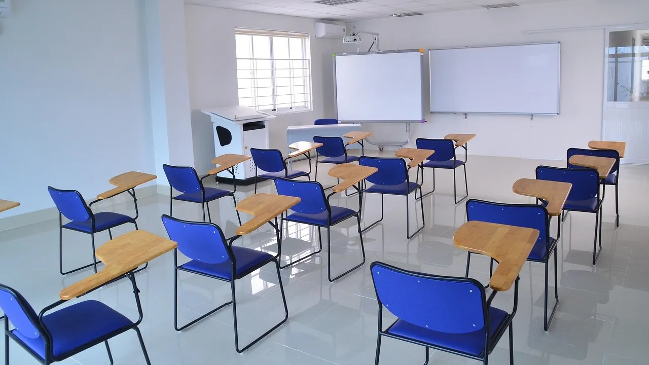 В школах могут начать преподавать бывшие работники полиции фото на taspanews.kz от 26 ноября 2025 11:16