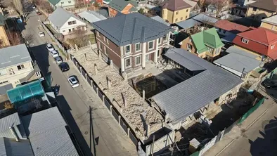 В Алматы снесли незаконную постройку
