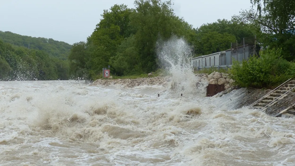 Часть Индонезии затопило: погибли 10 человек фото на taspanews.kz от 26 ноября 2025 16:24