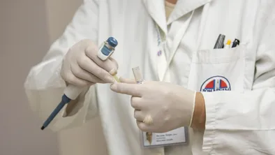 В Мажилисе одобрили проект об ужесточении ответственности за нападения на медиков