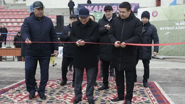 Какие города Казахстана получили новые футбольные поля
