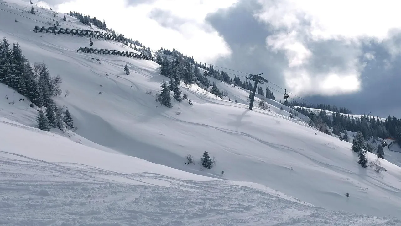 Ограничения из-за непогоды ввели на одной из трасс в Актюбинском регионе фото на taspanews.kz от 02 декабря 2025 12:09