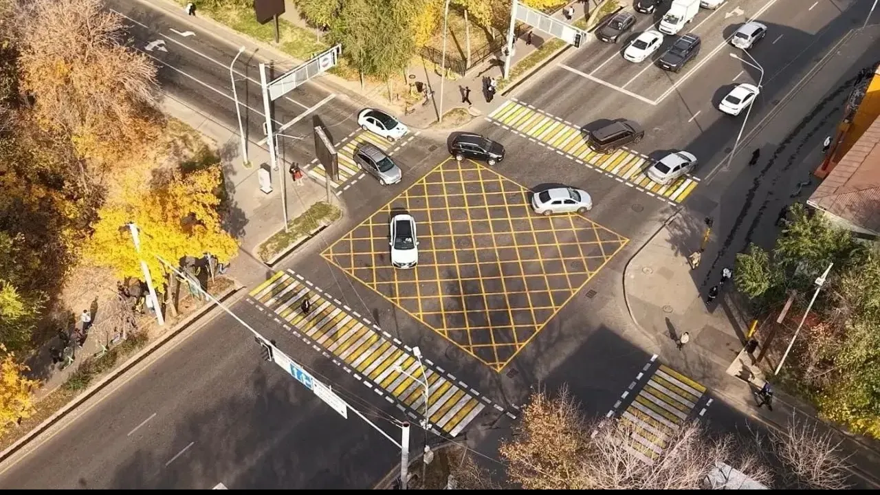 В каких еще городах может появиться вафельная разметка? фото на taspanews.kz от 03 декабря 2025 14:38