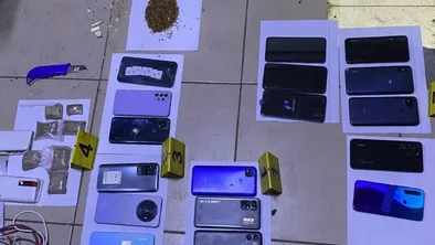 Смартфоны, мини-камеру, сигареты и наркотики пытались в деревянном брусе пронести в колонию Уральска