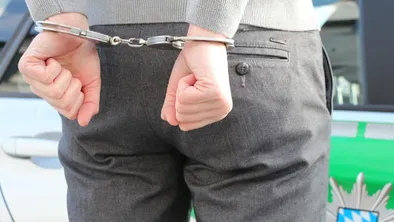 За взятку задержан полицейский в Жамбылской области