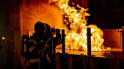 В Астане горит павильон
