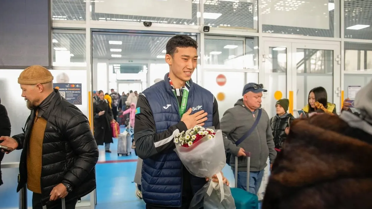Восточноказахстанцы встретили победителя чемпионата мира в аэропорту фото на taspanews.kz от 08 декабря 2025 16:00