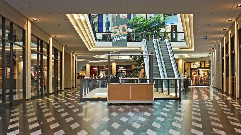 В Алматы сообщили о бомбе в ТРЦ: посетителей срочно эвакуировали фото на taspanews.kz от 09 декабря 2025 10:06