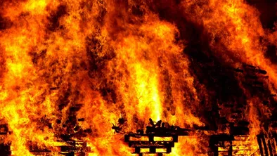 В Астане загорелся мебельный цех: эвакуированы авто